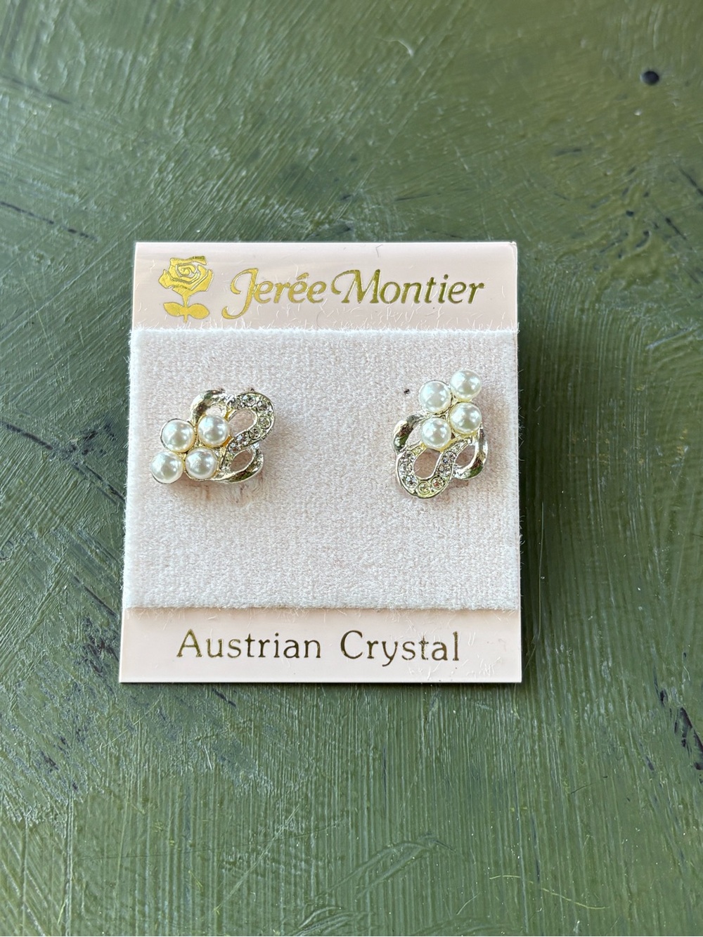 🧡 2/$15 🧡 Gold Pearl Cluster Stud Earrings